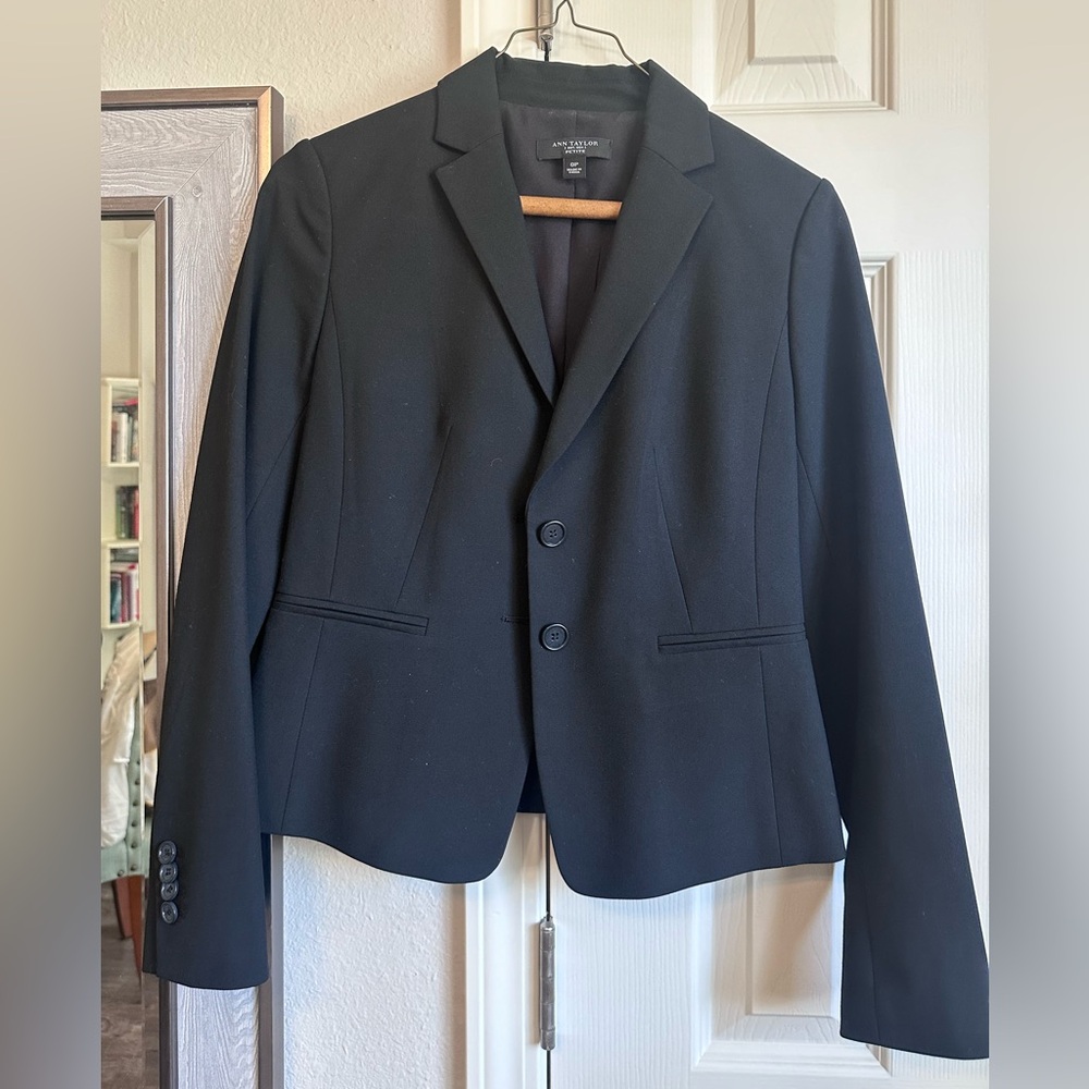 Ann Taylor women’s petite suit jacket in black